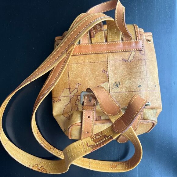 AUTHENTIC ALVIERO MARTINI BACKPACK - Picture 6 of 10